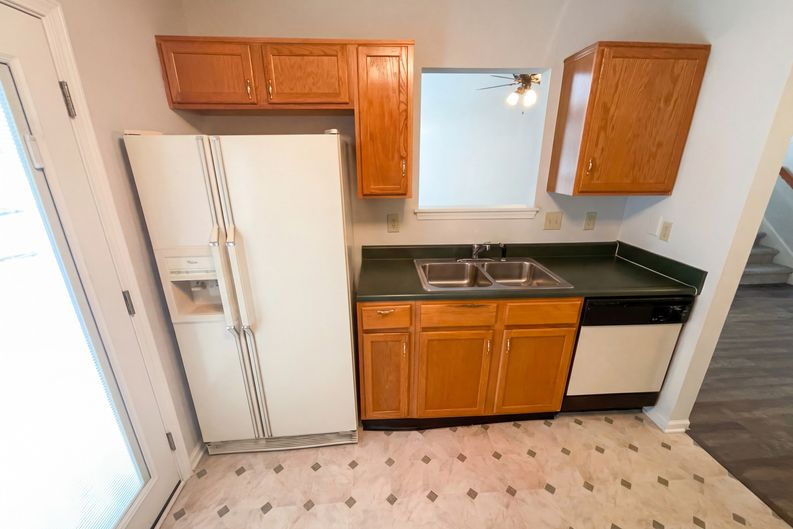 Photo 13 of 24 of 4925 Pembridge Dr, Indianapolis, IN