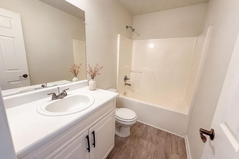 Photo 15 of 21 of 6140 Steve Scarlett Pl, La Vergne, TN