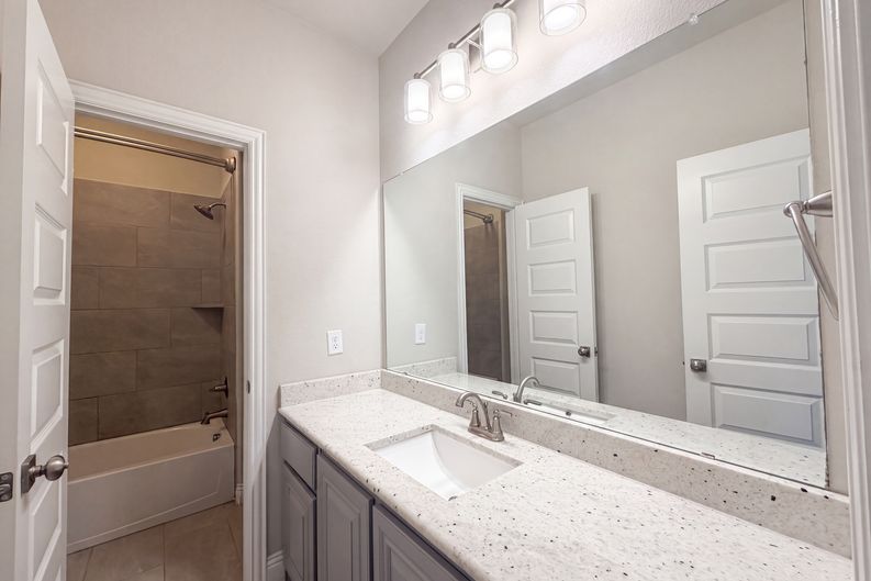 Photo 10 of 46 of 1208 Redbud St, Howe, TX