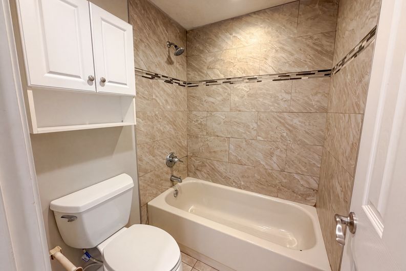 Photo 18 of 28 of 8382 Chason Rd W, Jacksonville, FL