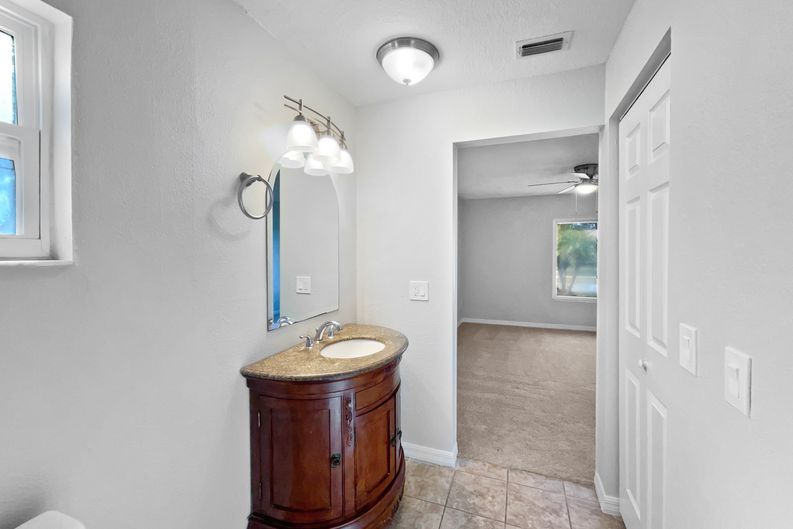 Photo 12 of 22 of 831 Haulover Dr, Altamonte Springs, FL