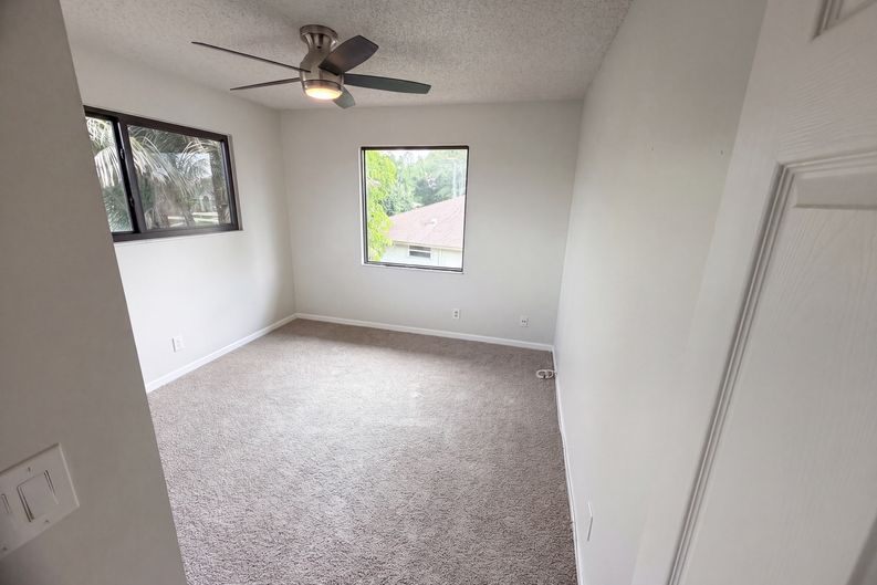 Photo 4 of 47 of 118 Waterway Rd, Royal Palm Beach, FL