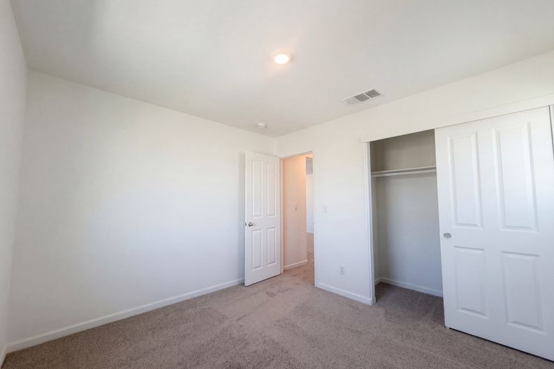Photo 31 of 46 of 1176 Willow Hill Ave, Sacramento, CA