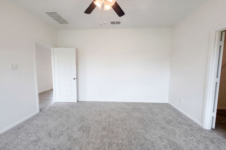 Photo 11 of 16 of 13592 Gunsmoke Ln, Cresson, TX