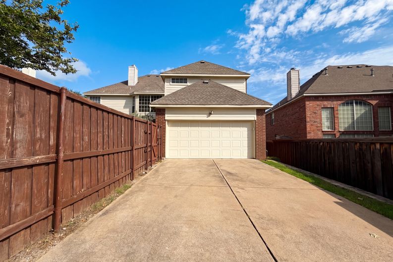 Photo 29 of 33 of 1429 Greenbriar Dr, Allen, TX