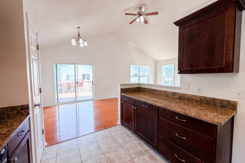 Photo 9 of 20 of 7476 Hampton Ln, Shakopee, MN