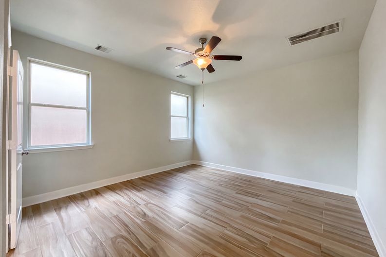 Photo 4 of 17 of 18813 Genova Bay Ct, New Caney, TX