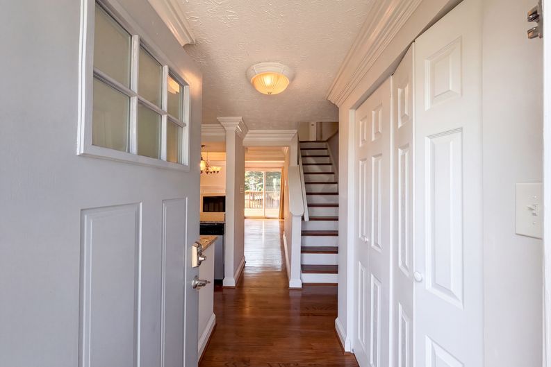 Photo 6 of 57 of 8769 Kanawha Ct, Lorton, VA