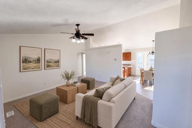 Photo 3 of 18 of 14273 S Heartstone Cir, Herriman, UT