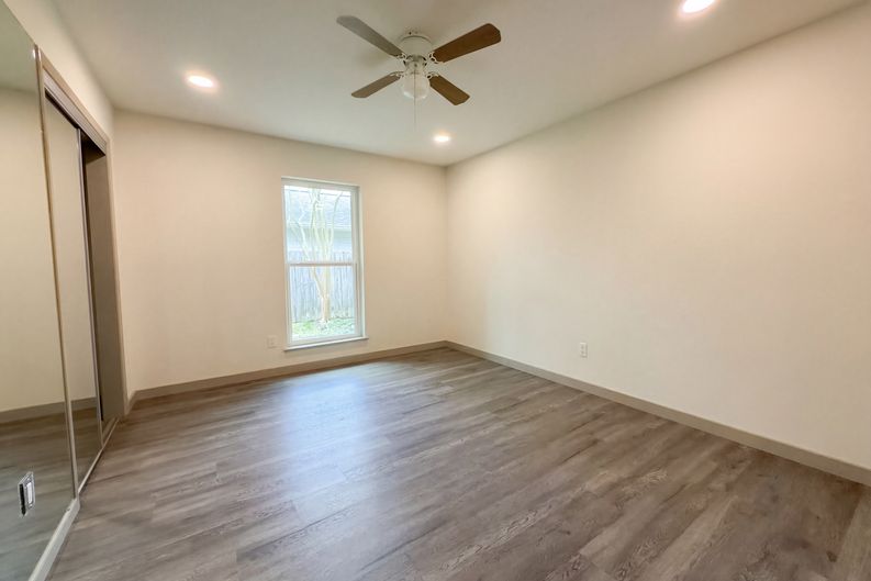 Photo 11 of 19 of 10726 Sugar Hill Dr, Houston, TX