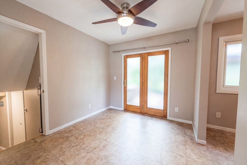 Photo 9 of 24 of 18220 Duck Lake Trl, Eden Prairie, MN