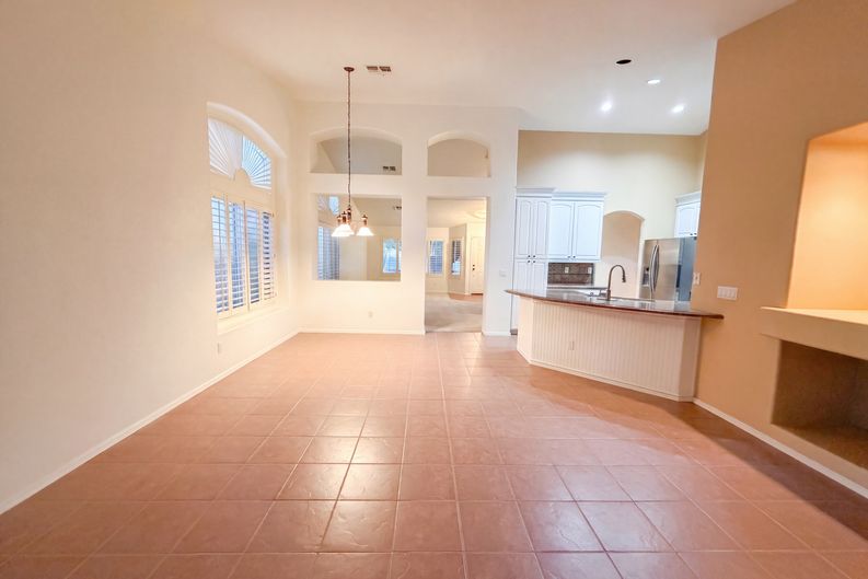 Photo 6 of 27 of 7925 W Harmony Ln, Peoria, AZ