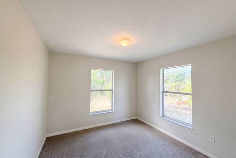 Photo 7 of 25 of 17956 SW 25th Avenue Rd, Ocala, FL