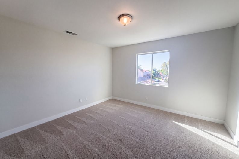 Photo 14 of 20 of 922 W Craig St, Rialto, CA