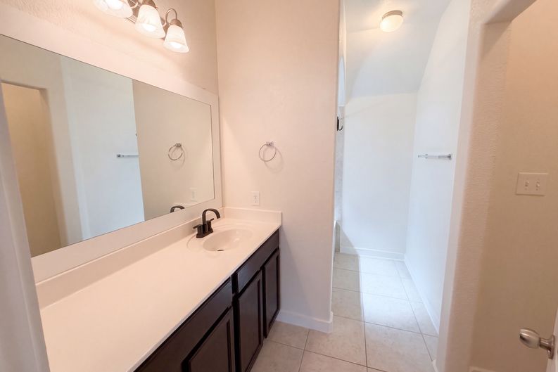 Photo 19 of 27 of 2101 Rivers Edge Way, Austin, TX