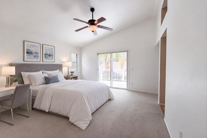 Photo 4 of 30 of 23608 Ashwood Pl, Valencia, CA