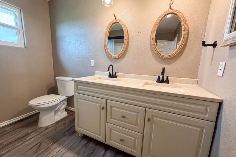 Photo 13 of 19 of 552 Marshall Johnson Ave S, Port Lavaca, TX