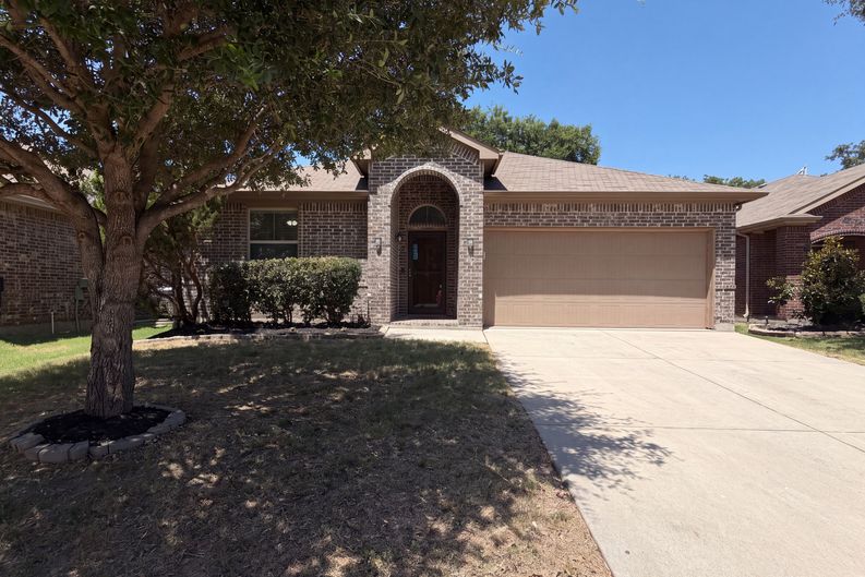 Photo 18 of 20 of 1108 Edgewater Dr, Azle, TX