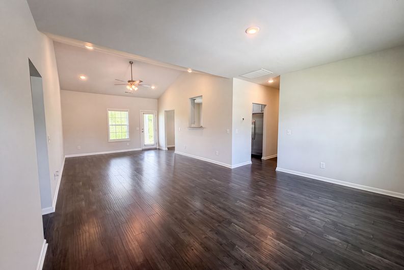 Photo 3 of 23 of 734 Mitscher Dr, Spring Hill, TN