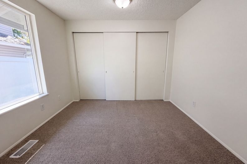 Photo 10 of 17 of 2515 NE Hyde St, Hillsboro, OR