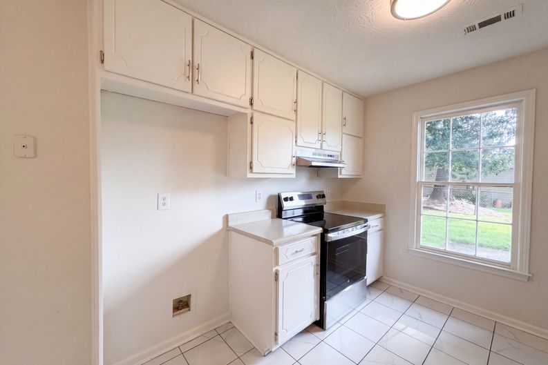 Photo 13 of 25 of 6120 Dorchester Dr, Rex, GA
