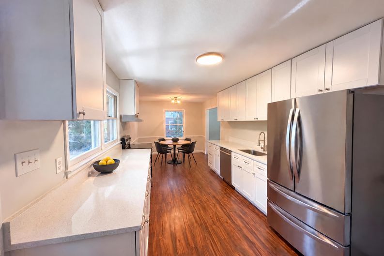Photo 3 of 22 of 917 Hillview Dr, Cary, NC