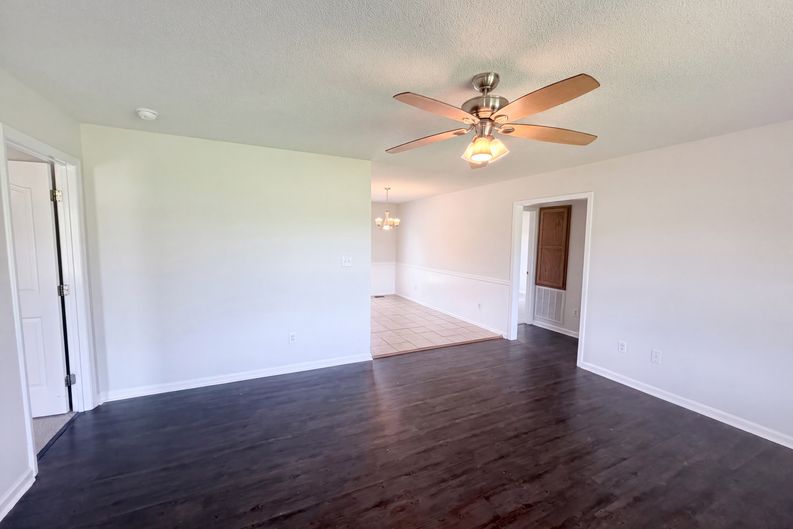 Photo 3 of 16 of 2243 Mintew Cir, Lincolnton, NC