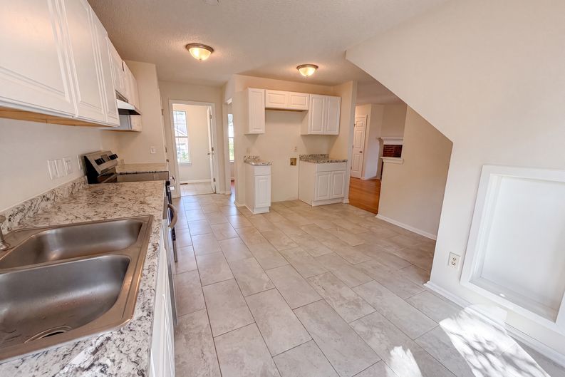 Photo 10 of 29 of 303 Bradford Ln, Columbia, SC