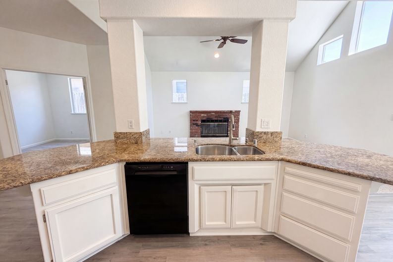 Photo 7 of 31 of 4711 Wildflower Ln, Rocklin, CA