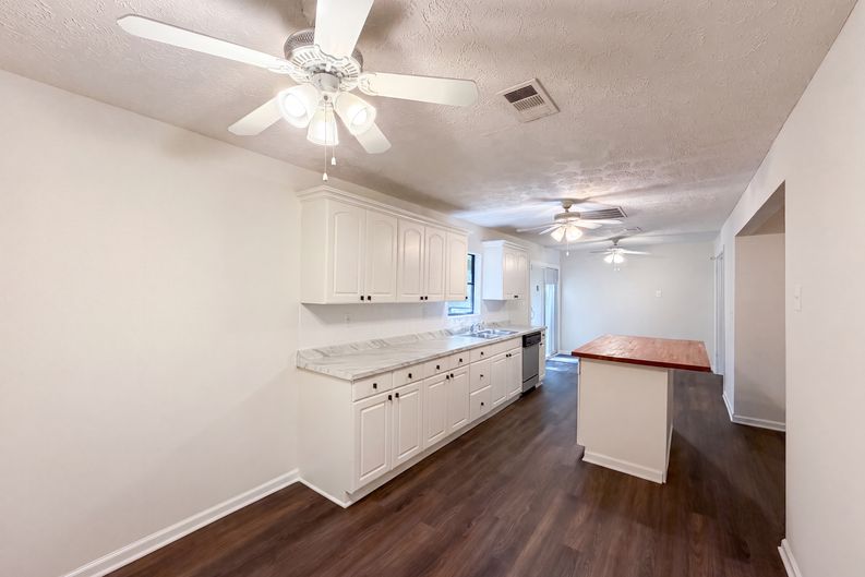 Photo 12 of 25 of 3808 Shane Ct, Ellenwood, GA