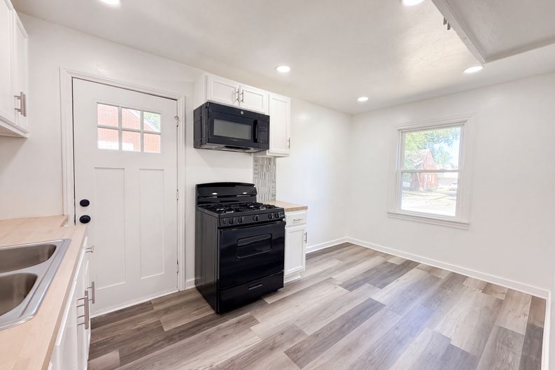 Photo 13 of 19 of 23089 Brittany Ave, Eastpointe, MI