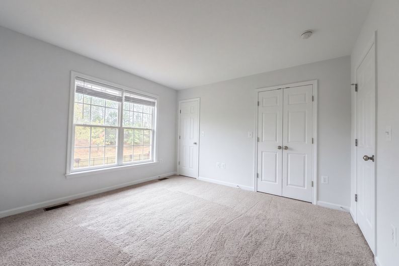 Photo 13 of 25 of 15613 John Diskin Cir, Woodbridge, VA