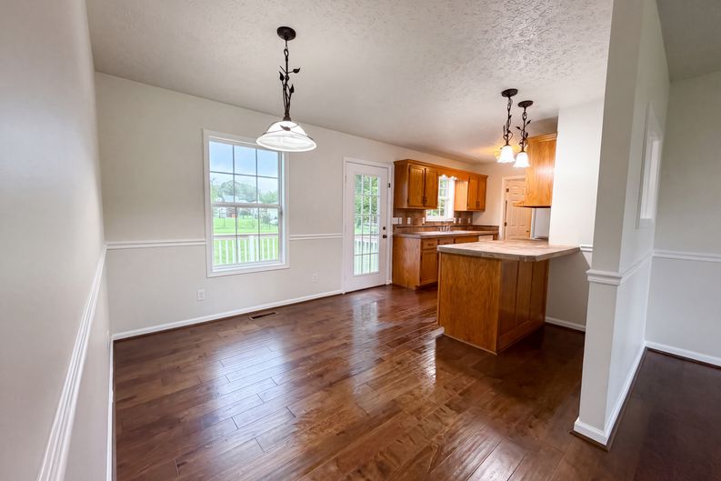 Photo 7 of 17 of 610 W Harper Rd, Portland, TN