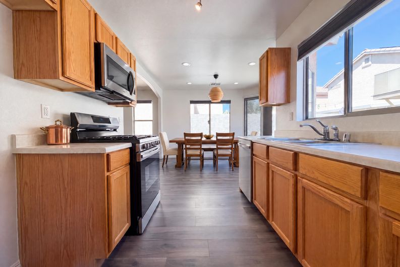 Photo 8 of 17 of 4818 Lone Grove Dr, Las Vegas, NV