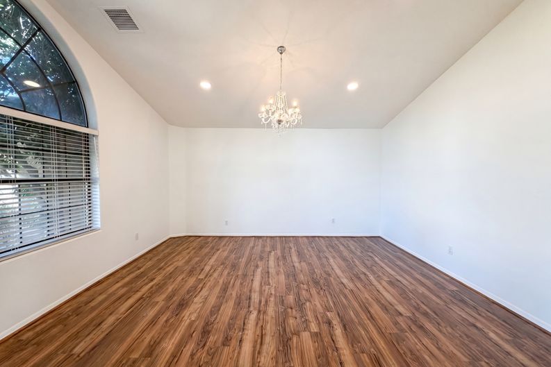 Photo 7 of 25 of 1207 E Clearview Dr, Casa Grande, AZ