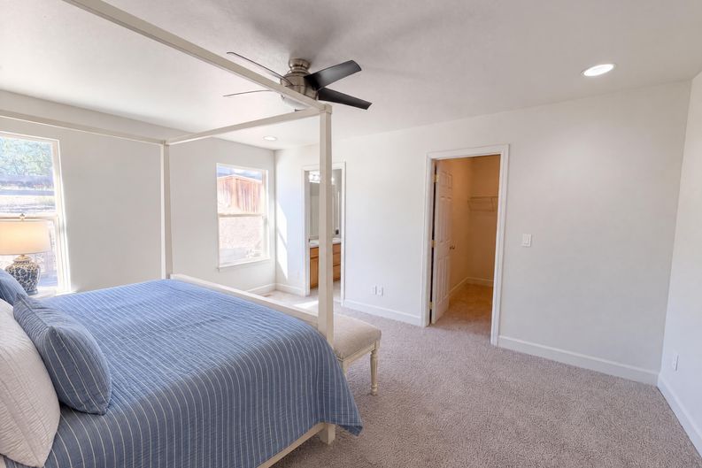 Photo 4 of 27 of 10009 Strathfield Ln, Highlands Ranch, CO