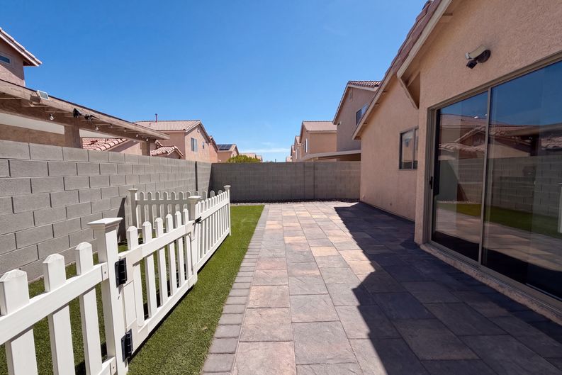 Photo 15 of 17 of 4818 Lone Grove Dr, Las Vegas, NV