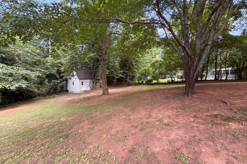 Photo 20 of 25 of 3691 Lavilla Dr, Powder Springs, GA