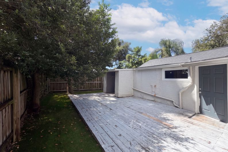 Photo 5 of 15 of 212 W Hiawatha St, Tampa, FL