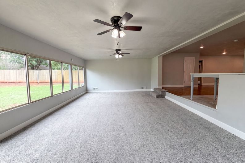 Photo 10 of 17 of 10508 Whitehaven Rd, Oklahoma City, OK