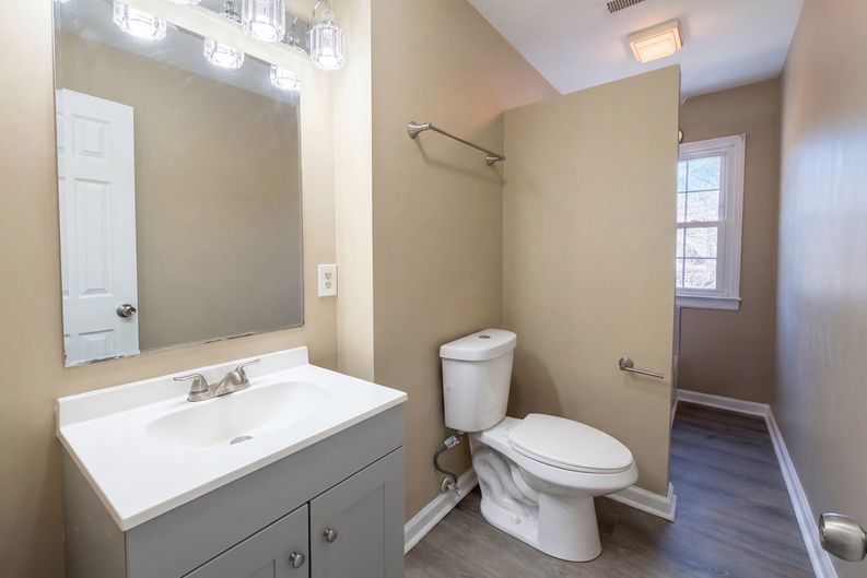 Photo 6 of 23 of 1157 Woodbridge Dr, Clarksville, TN