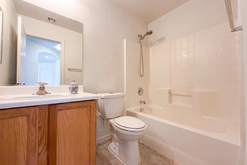 Photo 10 of 17 of 4818 Lone Grove Dr, Las Vegas, NV