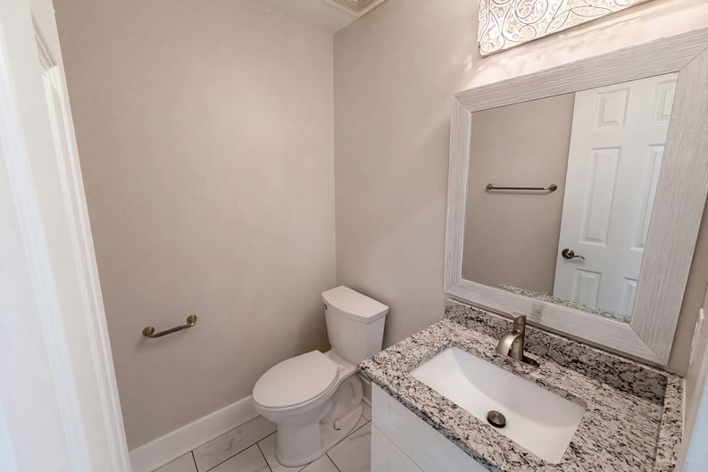 Photo 22 of 44 of 4000 Amberley Ln, Marietta, GA