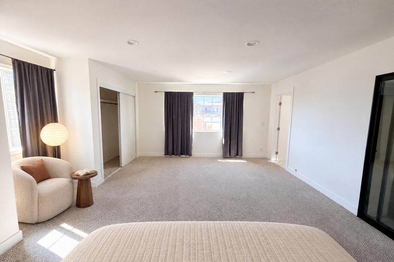 Photo 11 of 29 of 1110 Queen Anne Pl, Los Angeles, CA