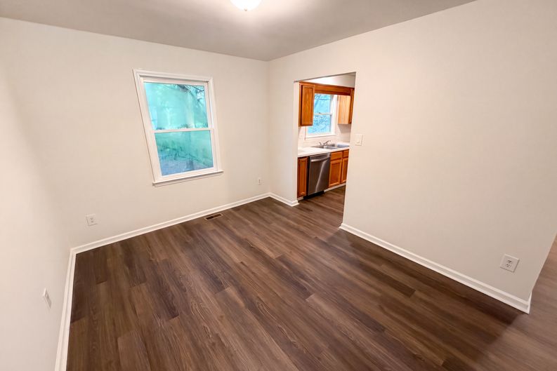 Photo 6 of 28 of 6409 Tivoli Ct, Charlotte, NC