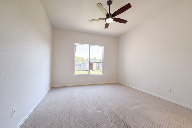 Photo 11 of 24 of 1420 Fleetwood Cove Dr, Grand Prairie, TX