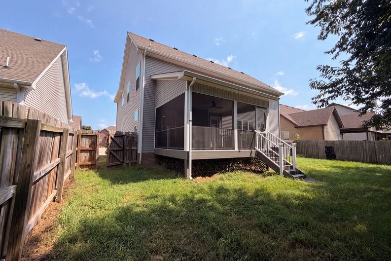 Photo 25 of 27 of 1733 Apache Way, Clarksville, TN