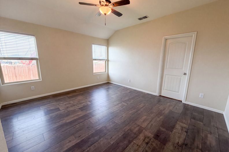 Photo 12 of 20 of 6337 Pontoon St, Fort Worth, TX