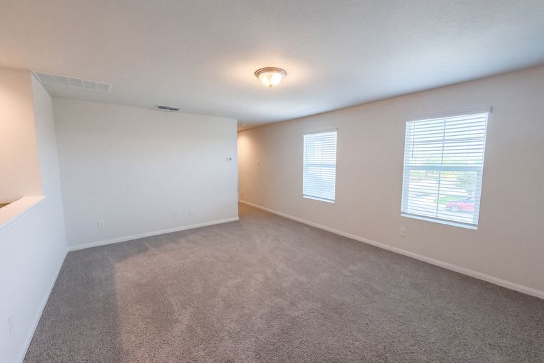 Photo 3 of 22 of 817 Margay Loop, Seguin, TX