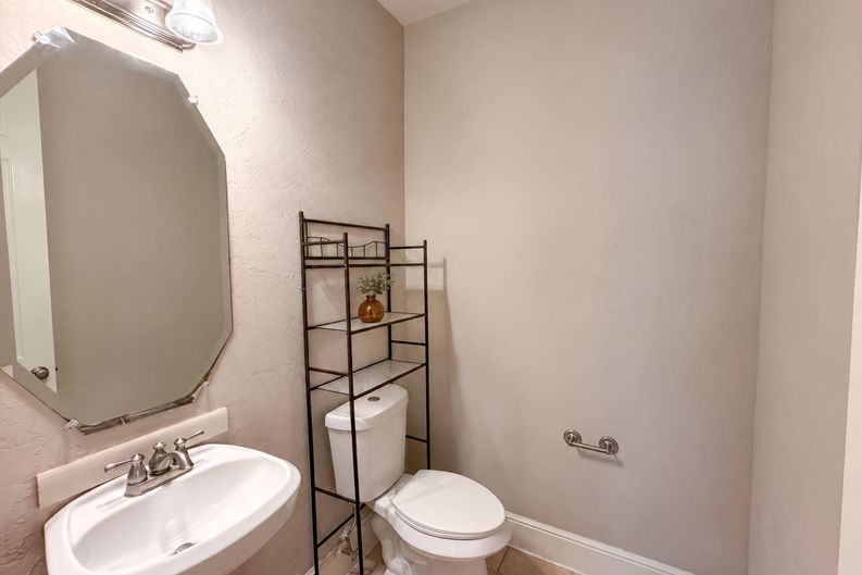 Photo 24 of 32 of 10330 Sandbar Dr, Irving, TX